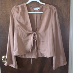 NWOT XLE tie front top